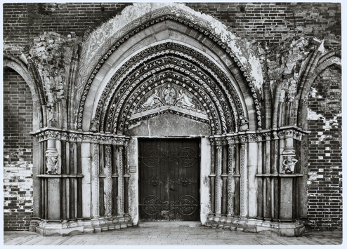 Vorschaubild Lübeck: Dom, Paradiesportal, Vorhalle zerstört, Zustand nach 1946 (Diakartei) 